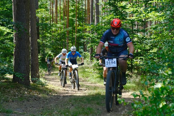 How Can UK Fitness Enthusiasts Overcome Common Training Barriers?